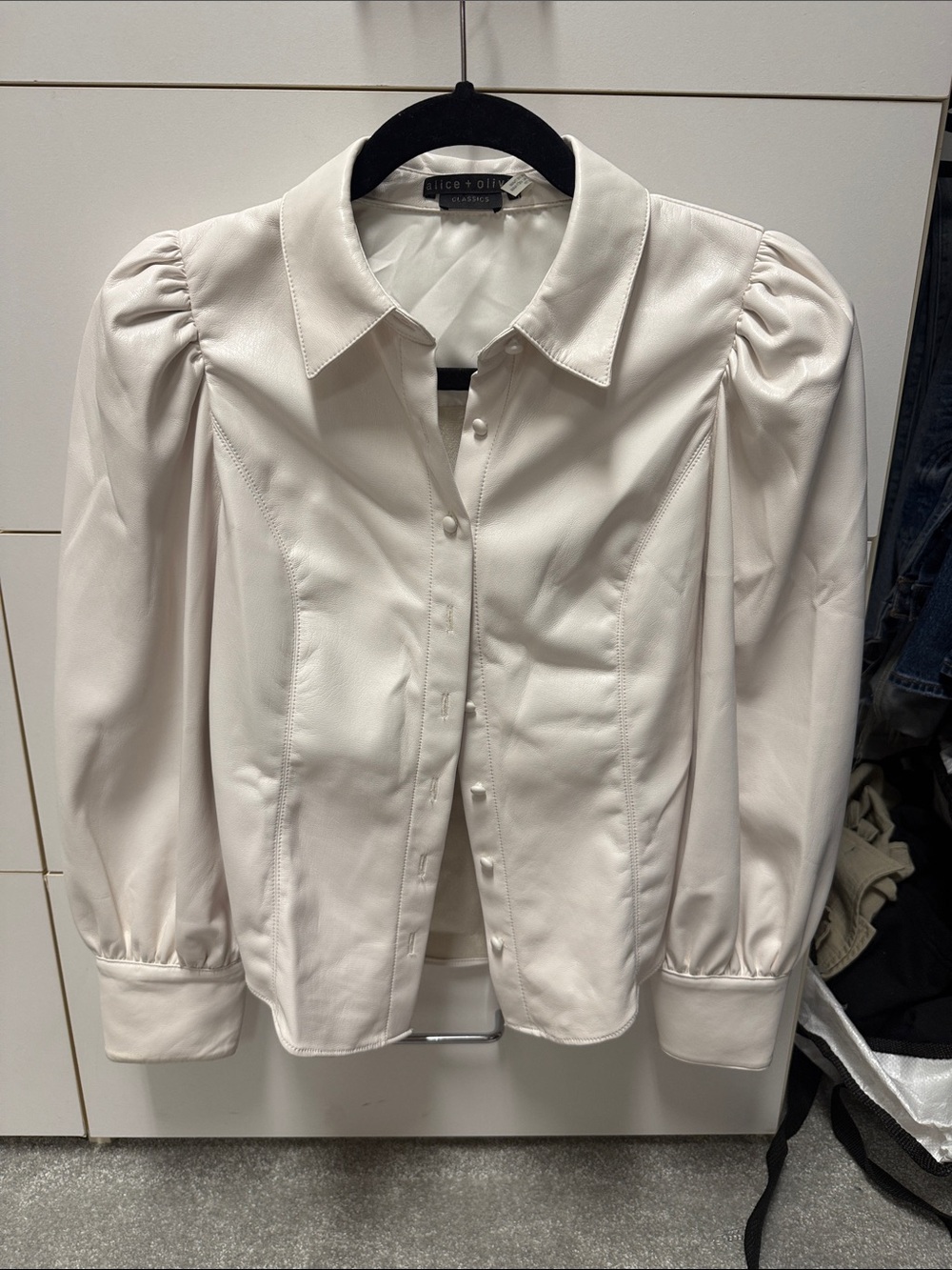 Alice + Olivia Cream Puff-Sleeve Button-Up Shirt
